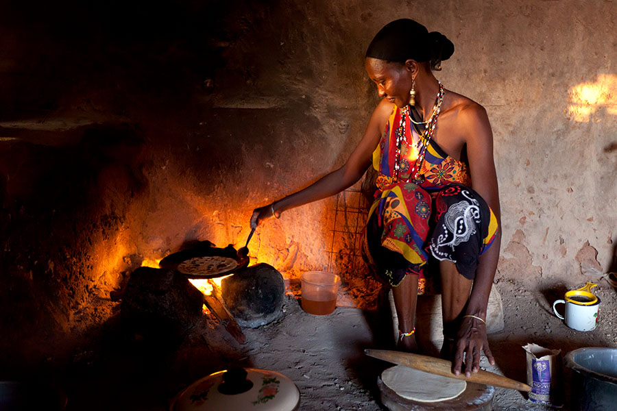  Gabra woman preparing chapatis   Kenia